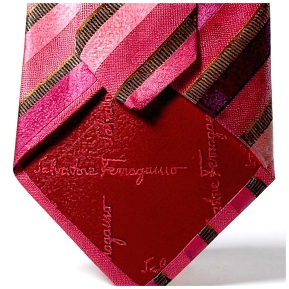 Salvatore Ferragamo Men’s Silk Necktie. Red, Purple, Pink. - Picture 8 of 12